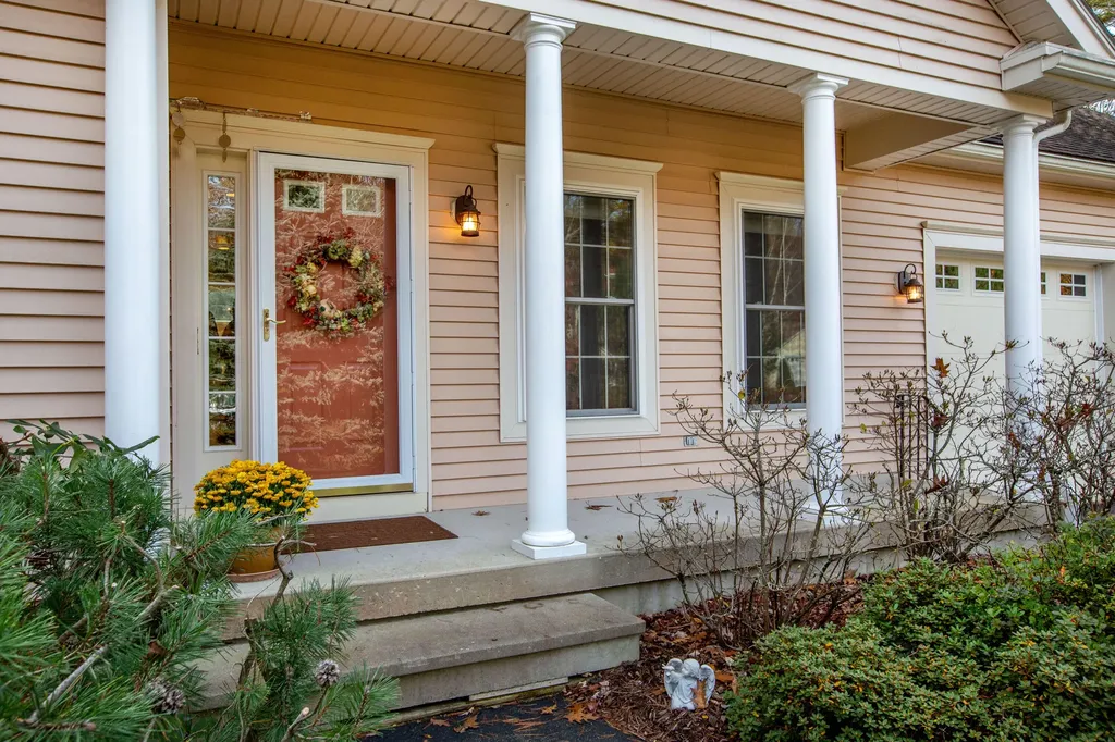 24 Deerfield Drive Brunswick ME 04011
