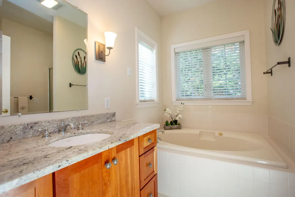 24 Deerfield Drive Brunswick ME 04011