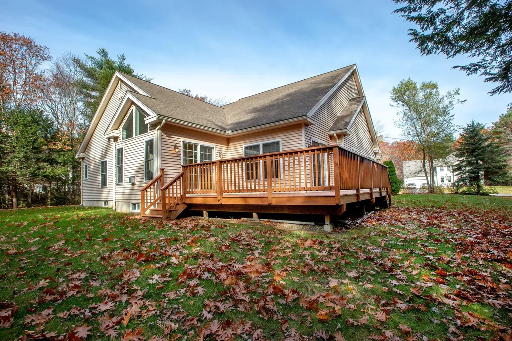 24 Deerfield Drive Brunswick ME 04011