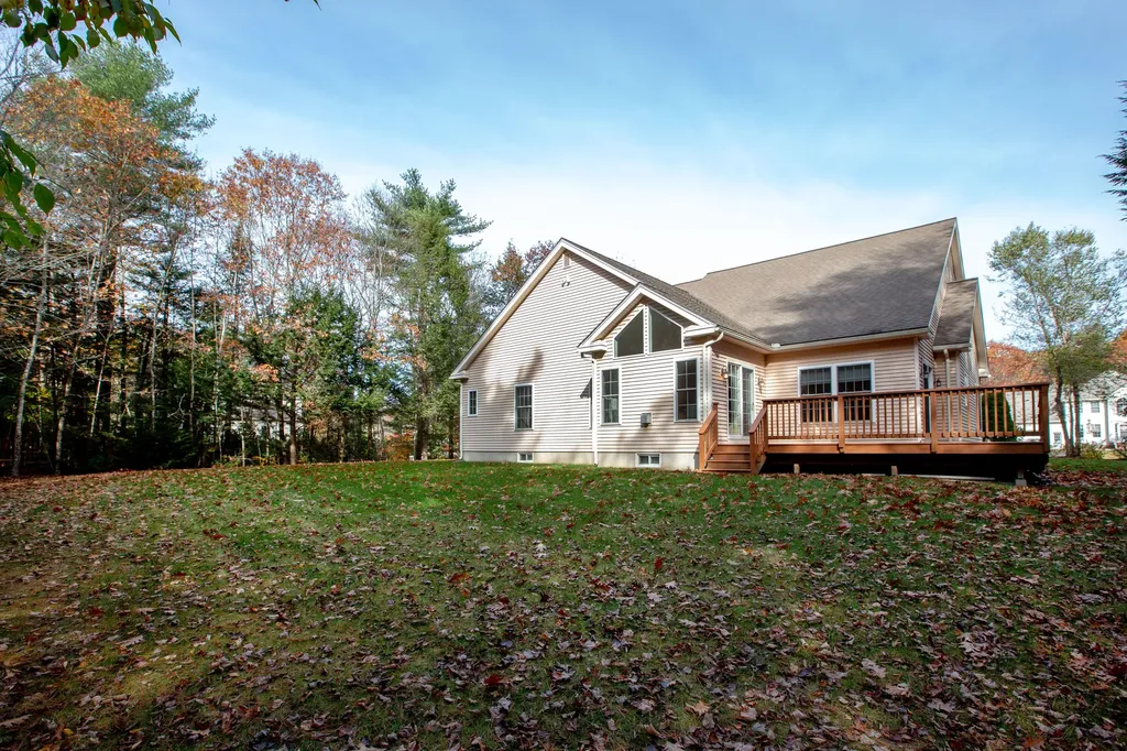 24 Deerfield Drive Brunswick ME 04011