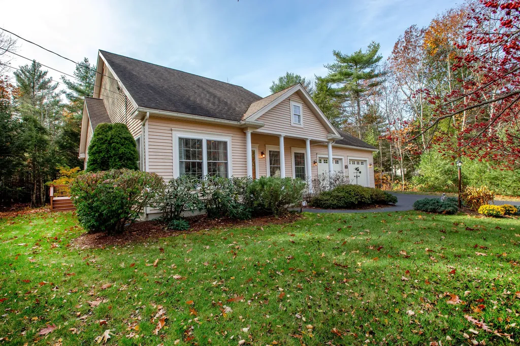 24 Deerfield Drive Brunswick ME 04011
