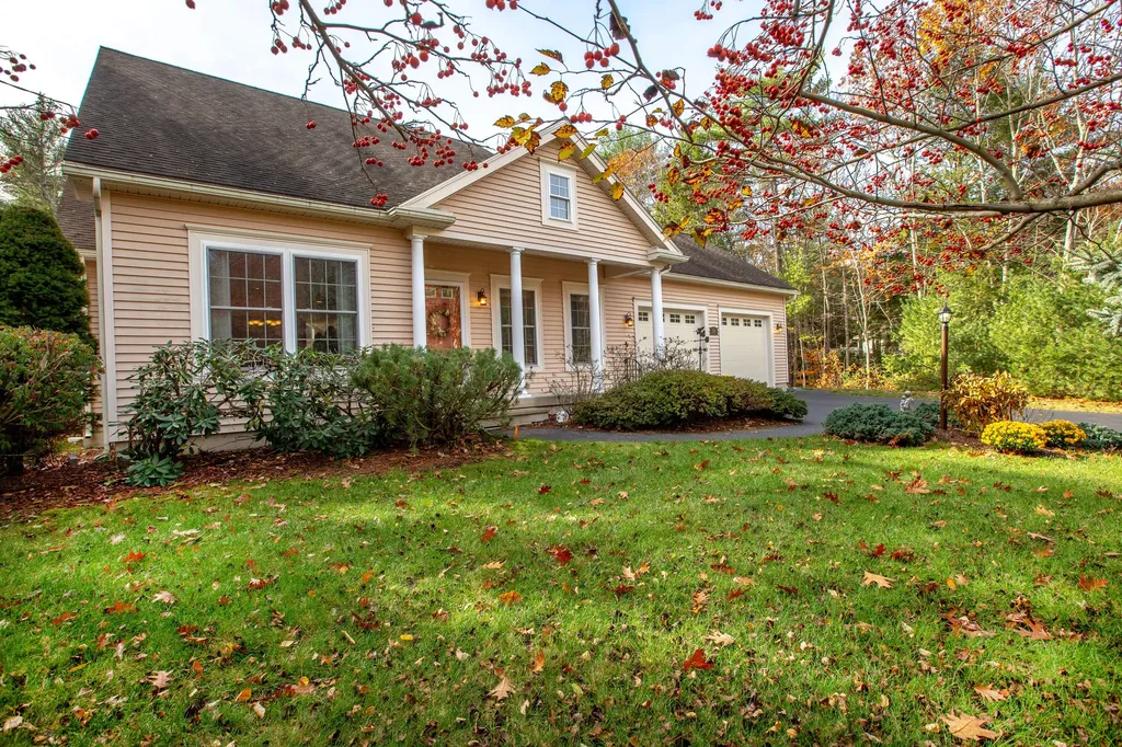 24 Deerfield Drive Brunswick ME 04011