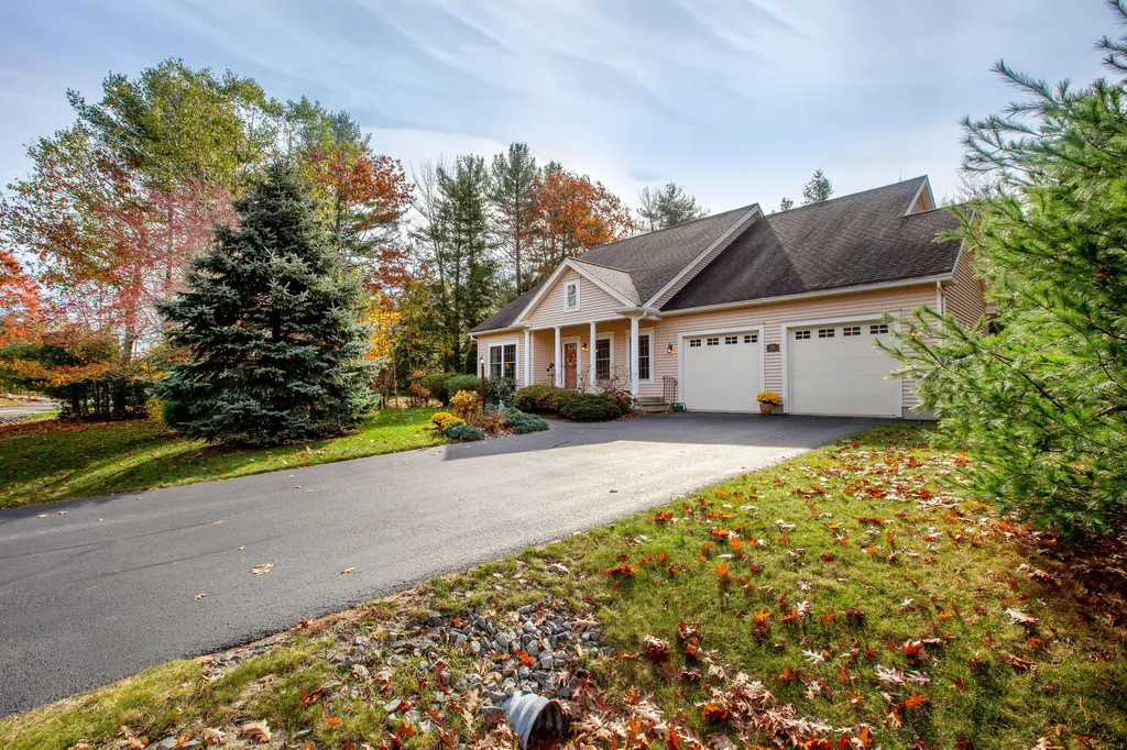 24 Deerfield Drive Brunswick ME 04011