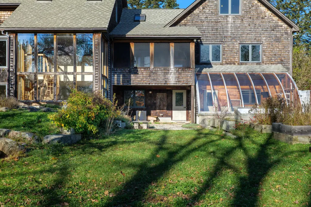 748 Oceanville Road Stonington ME 04681