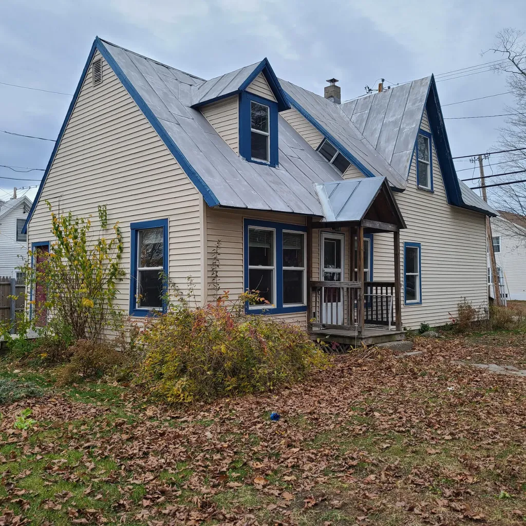233 High Street Farmington ME 04938