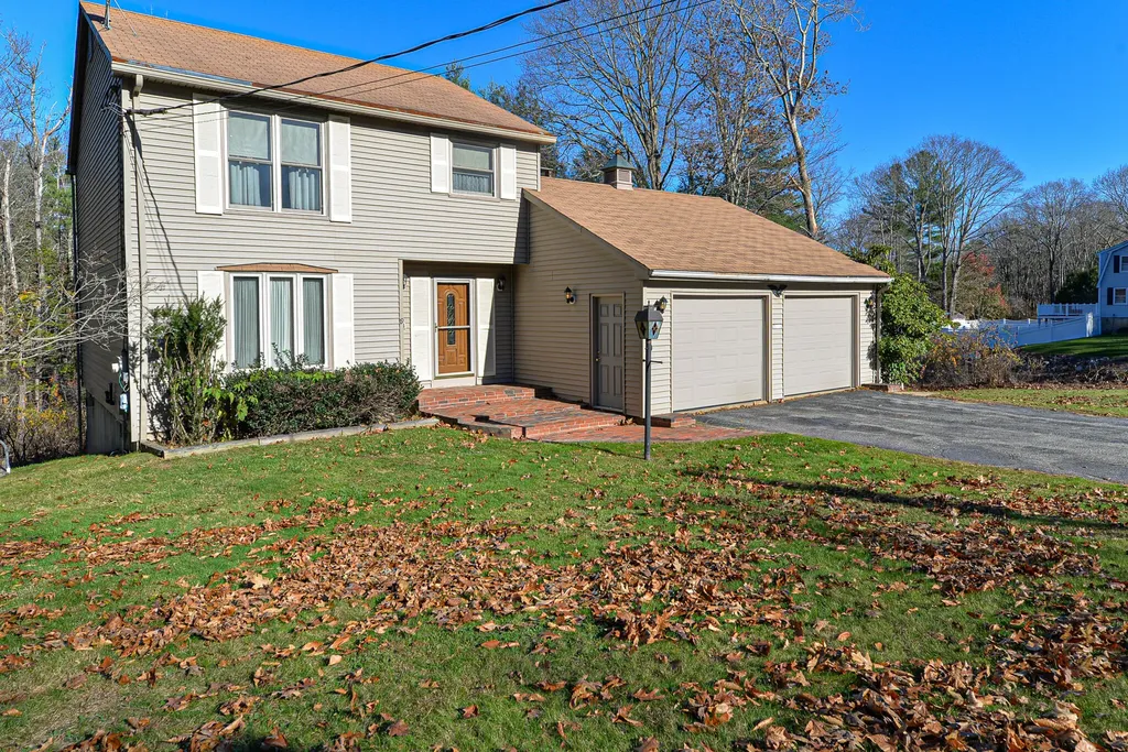19 Creation Lane York ME 03909