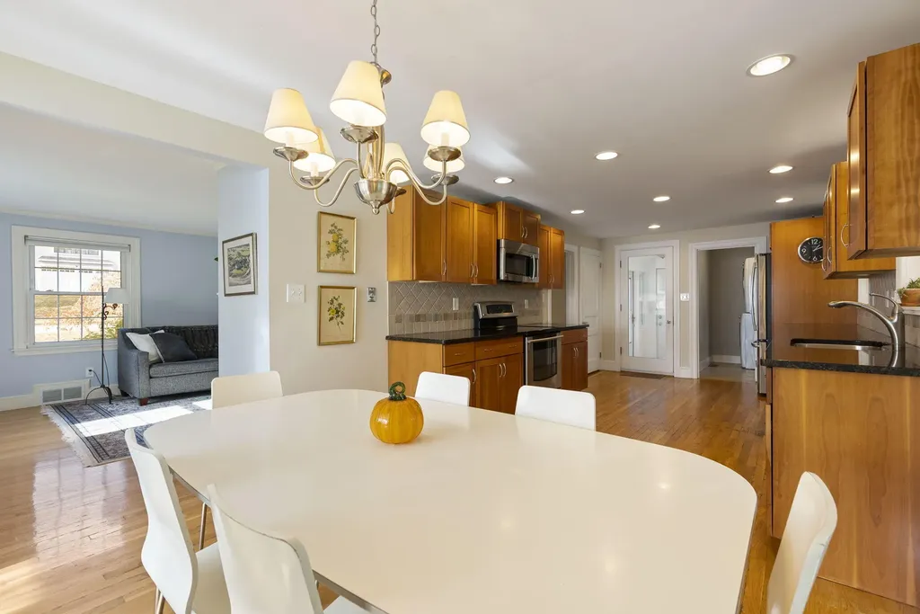 209 Middle Road Falmouth ME 04105