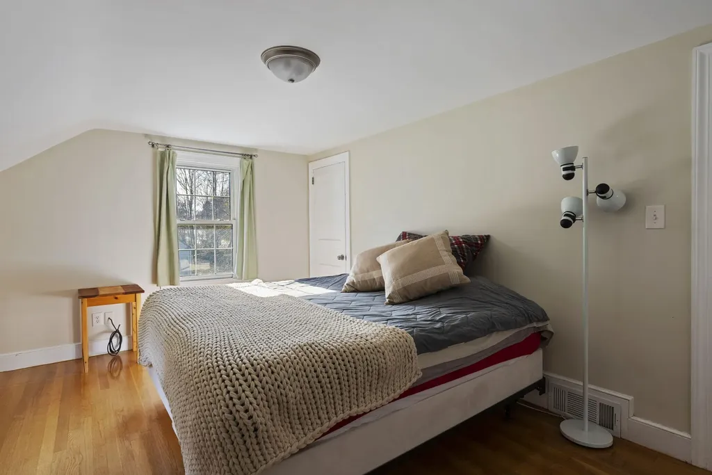 209 Middle Road Falmouth ME 04105