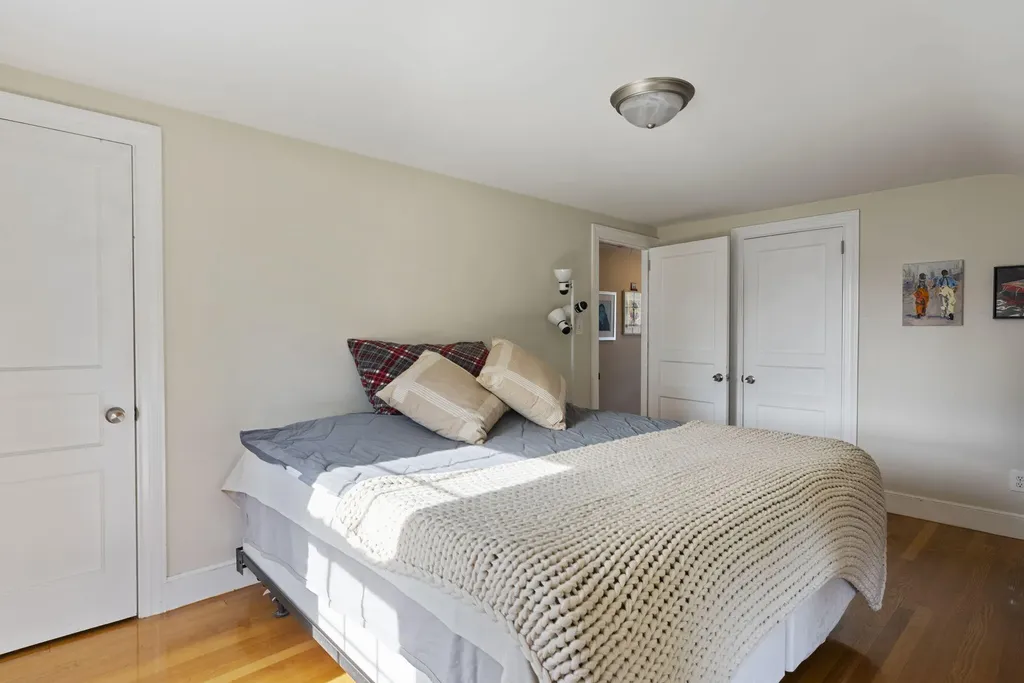 209 Middle Road Falmouth ME 04105