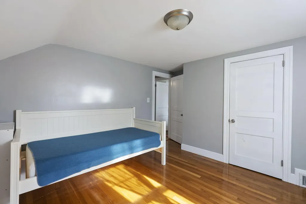209 Middle Road Falmouth ME 04105