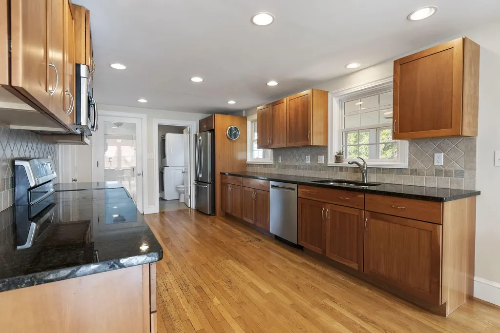 209 Middle Road Falmouth ME 04105