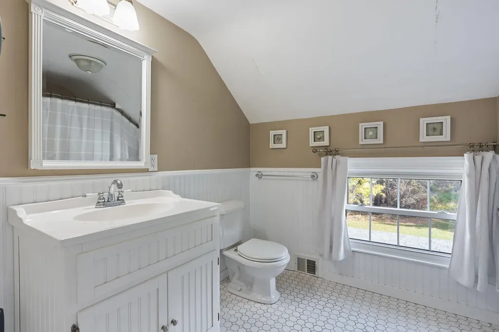 209 Middle Road Falmouth ME 04105