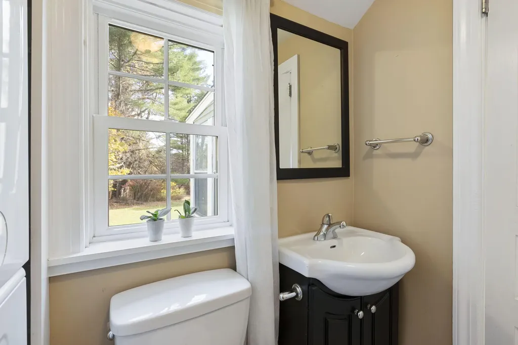 209 Middle Road Falmouth ME 04105