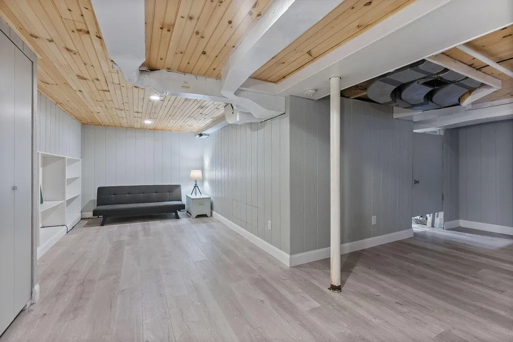 209 Middle Road Falmouth ME 04105