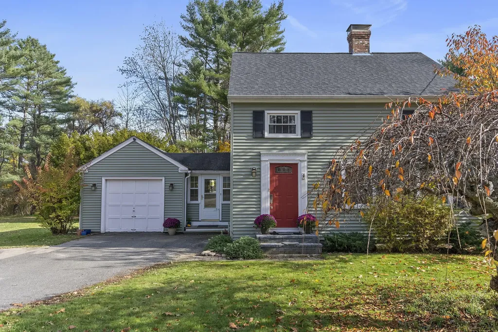 209 Middle Road Falmouth ME 04105