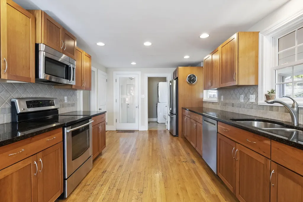 209 Middle Road Falmouth ME 04105