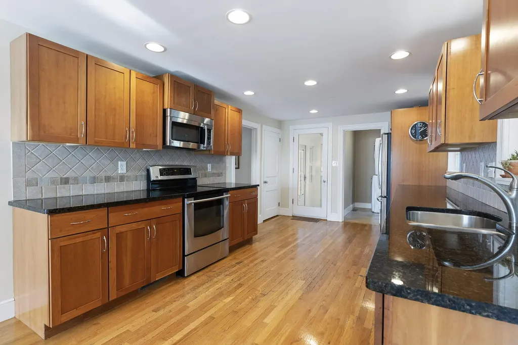 209 Middle Road Falmouth ME 04105