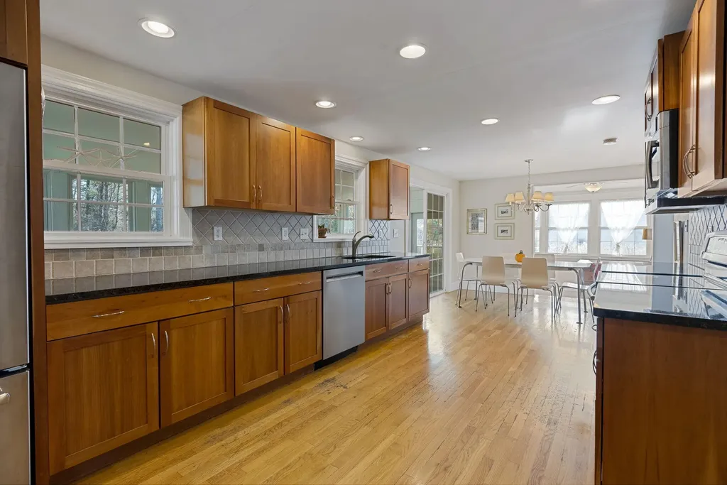 209 Middle Road Falmouth ME 04105