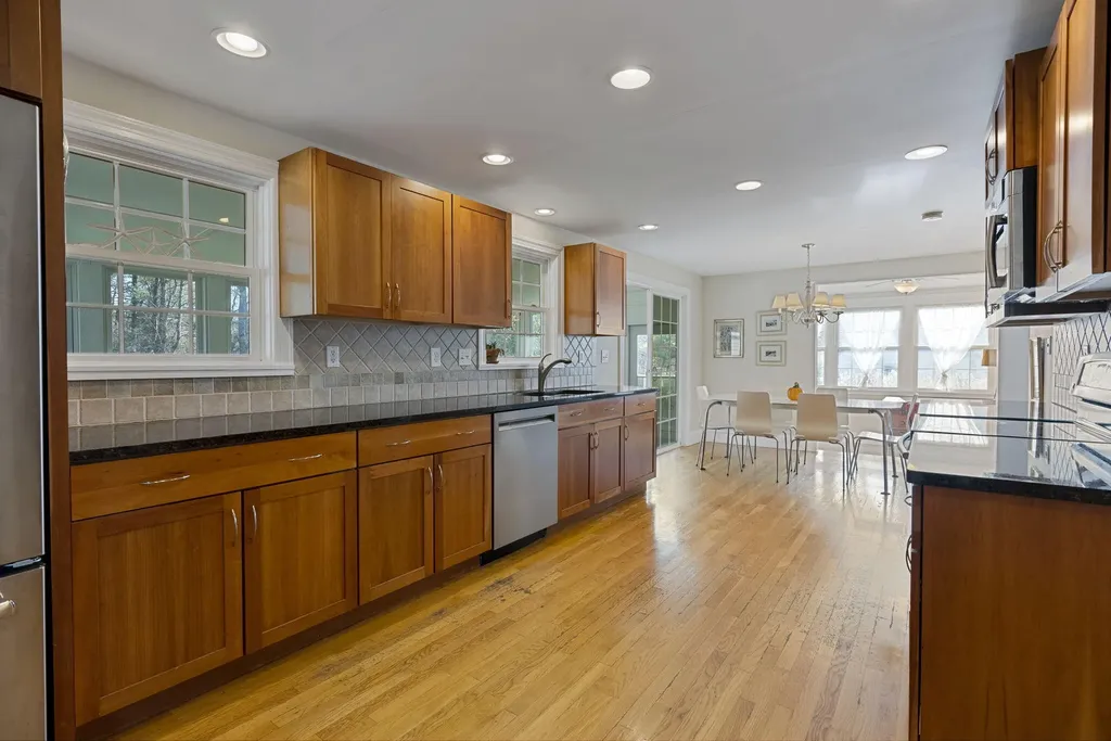 209 Middle Road Falmouth ME 04105