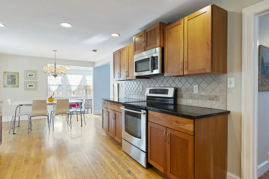 209 Middle Road Falmouth ME 04105