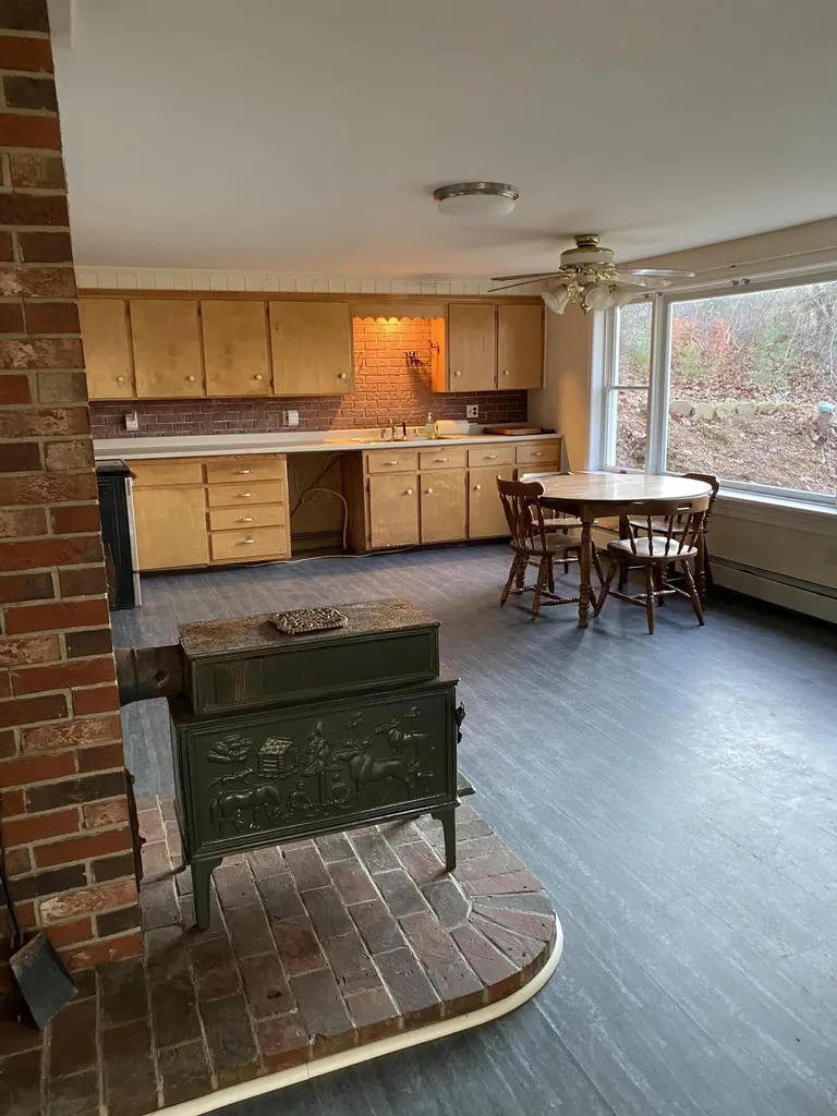 12 Burns Drive Friendship ME 04547