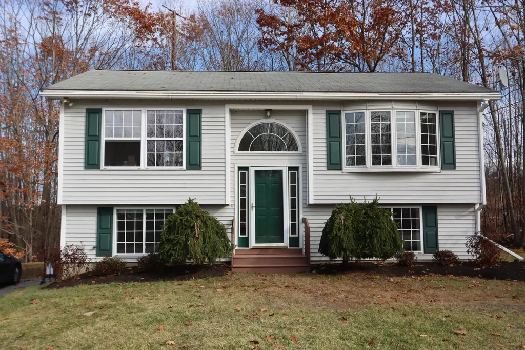 28 West View Drive Lewiston ME 04240