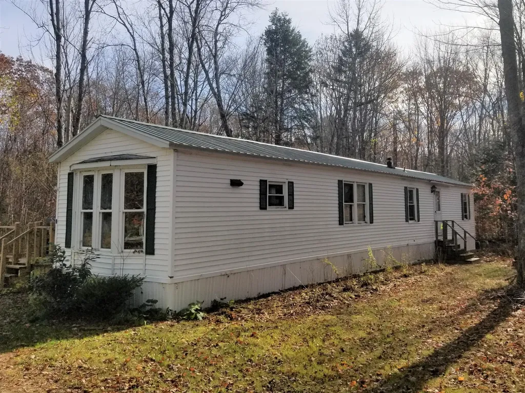33 Mackenzie Lane Woolwich ME 04579