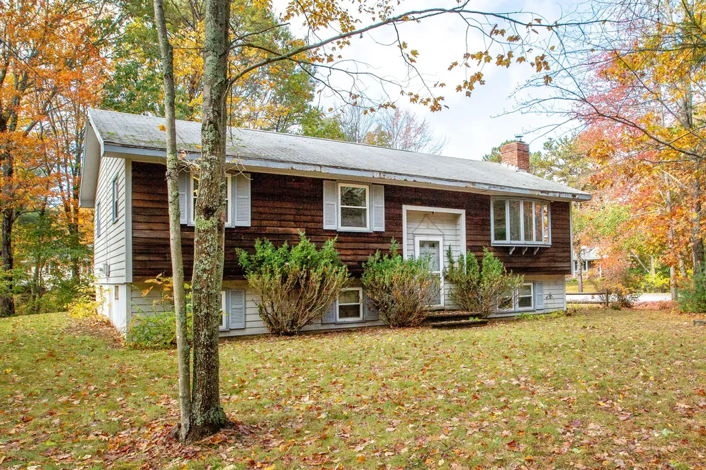 2 Algonquin Lane Brunswick ME 04011