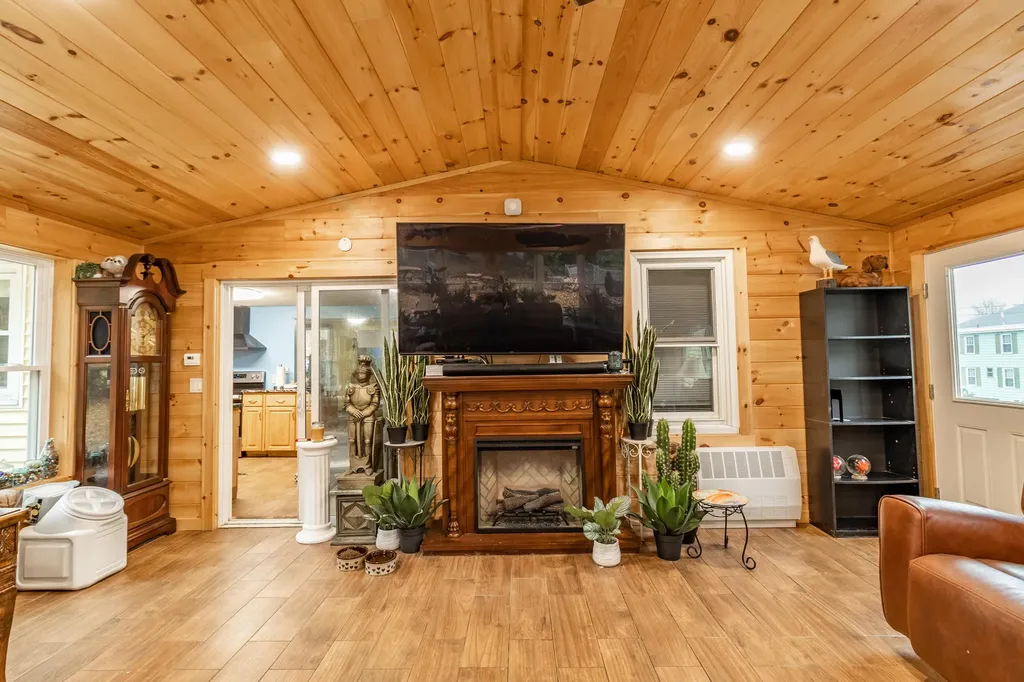 40 Enfield Street Auburn ME 04210