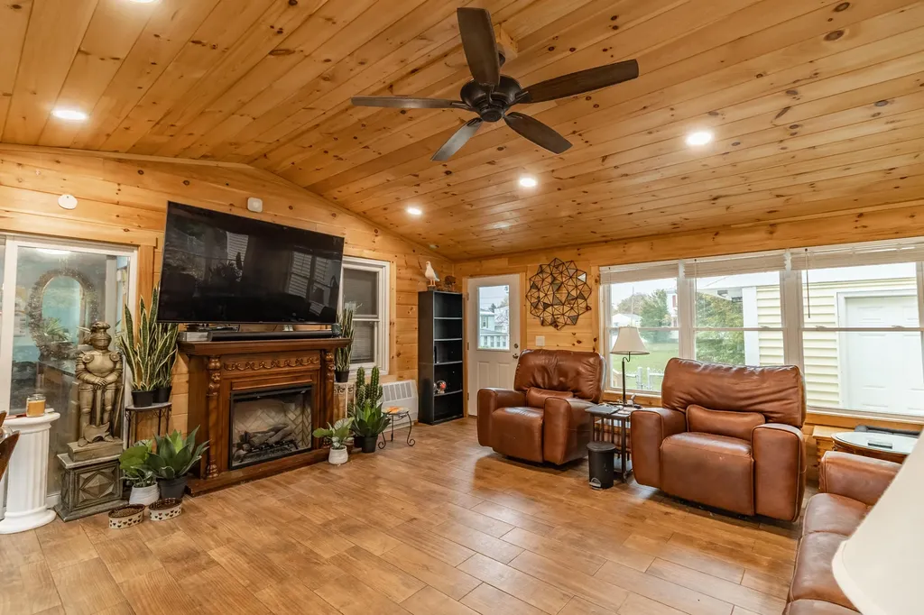 40 Enfield Street Auburn ME 04210