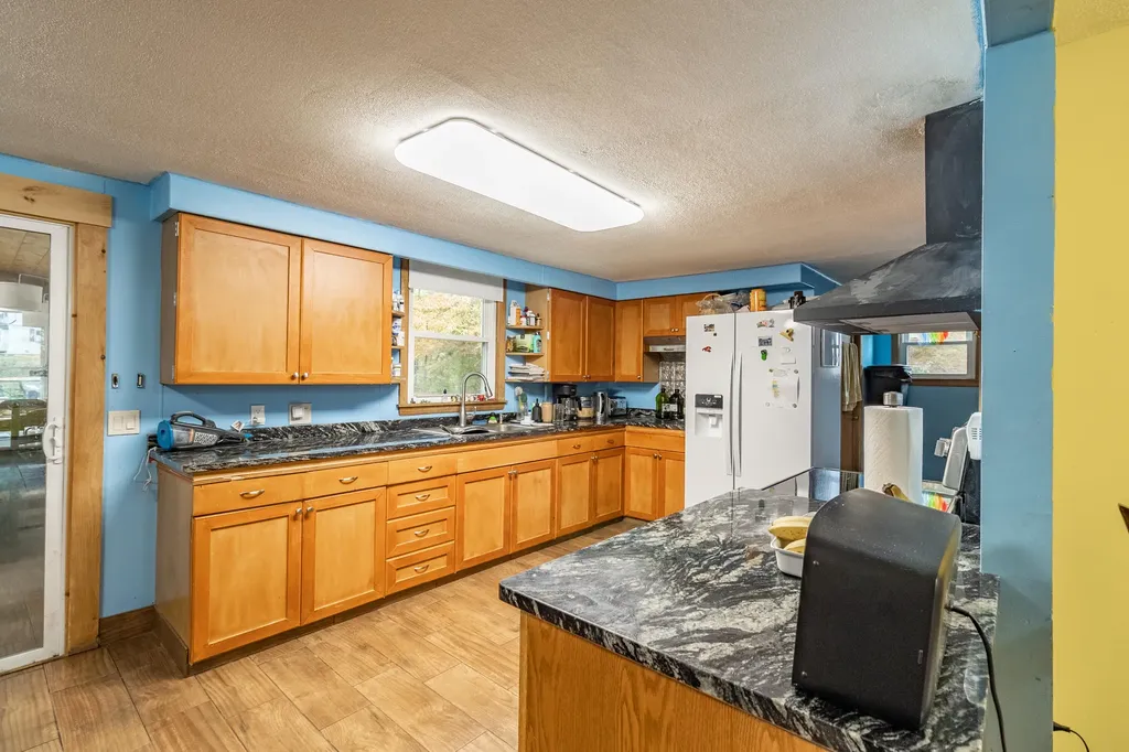 40 Enfield Street Auburn ME 04210