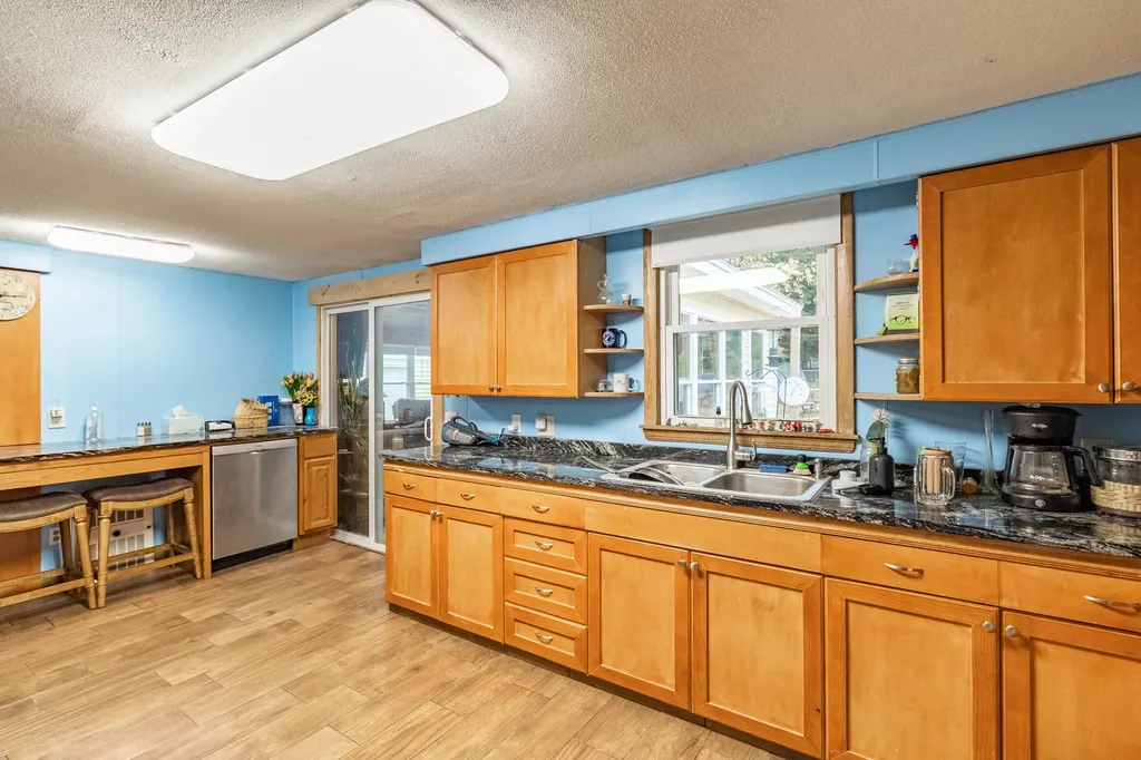 40 Enfield Street Auburn ME 04210