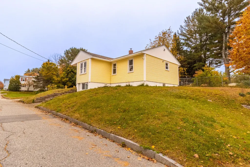 40 Enfield Street Auburn ME 04210
