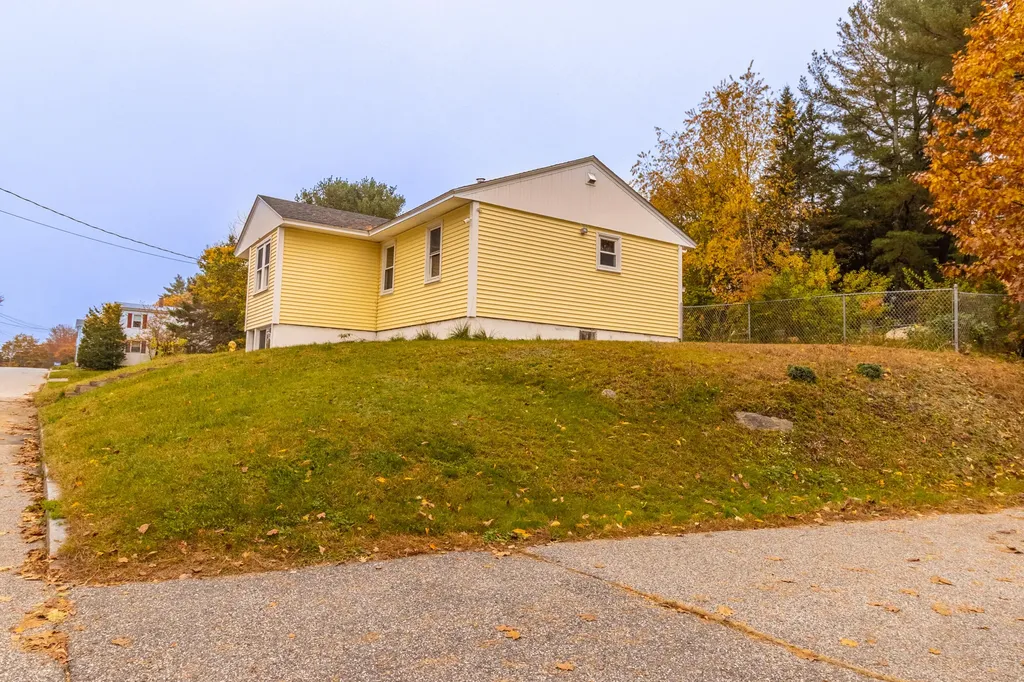 40 Enfield Street Auburn ME 04210
