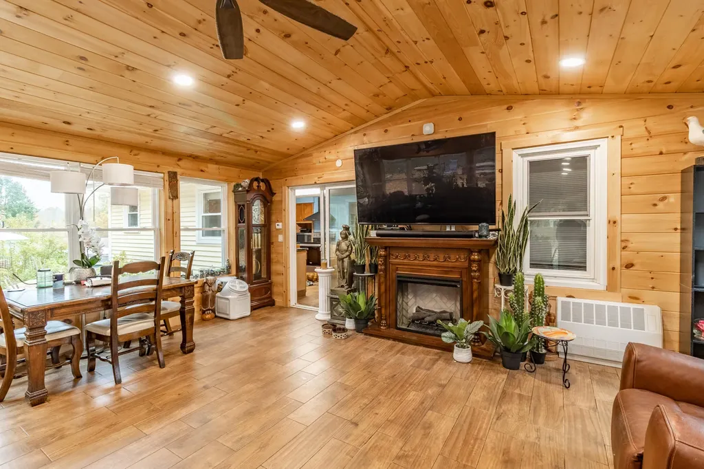 40 Enfield Street Auburn ME 04210
