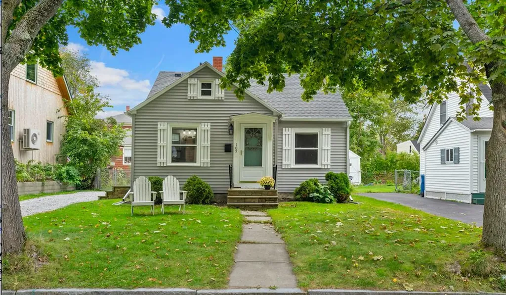 105 Edgeworth Avenue Portland ME 04103