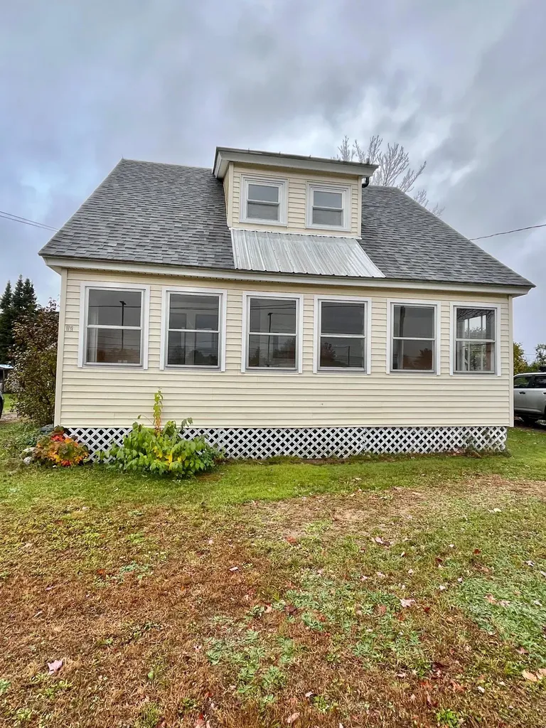 12 Bungalow Street Skowhegan ME 04976