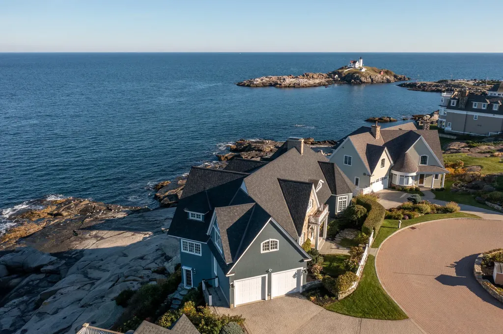6 Lighthouse Watch York ME 03909