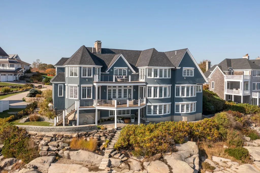 6 Lighthouse Watch York ME 03909