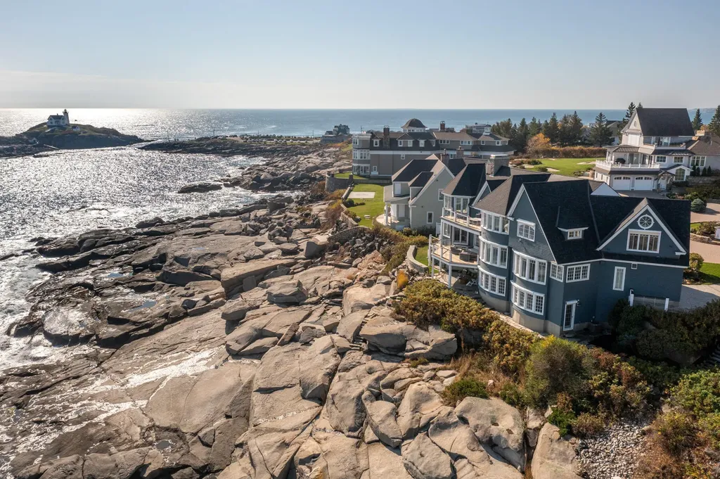 6 Lighthouse Watch York ME 03909