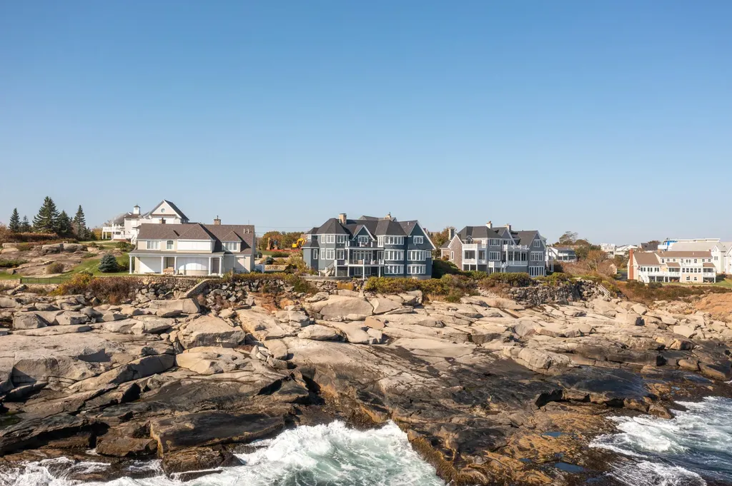6 Lighthouse Watch York ME 03909