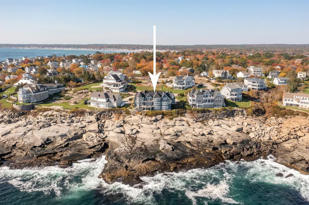 6 Lighthouse Watch York ME 03909