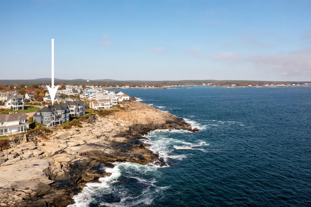 6 Lighthouse Watch York ME 03909