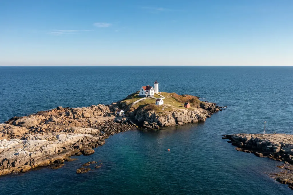 6 Lighthouse Watch York ME 03909