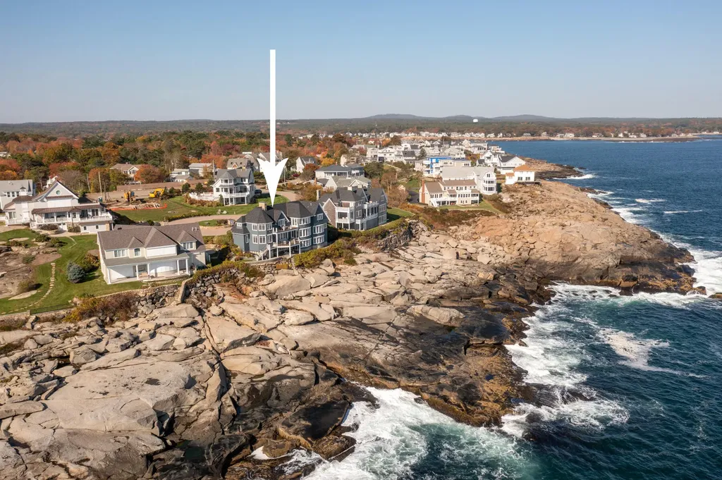6 Lighthouse Watch York ME 03909