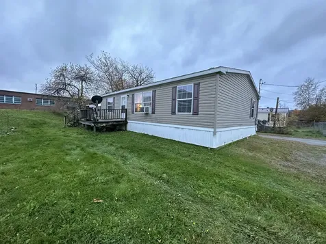 4 Abbie Lane Lincoln ME 04457