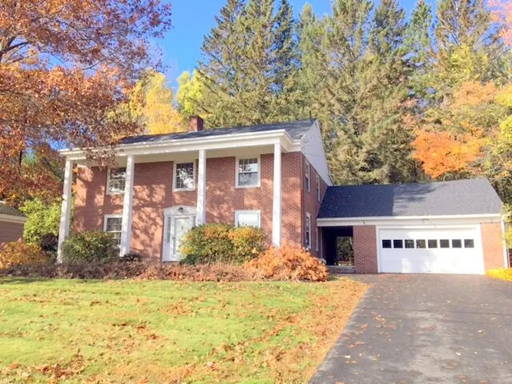 10 Lloyd Road Waterville ME 04901