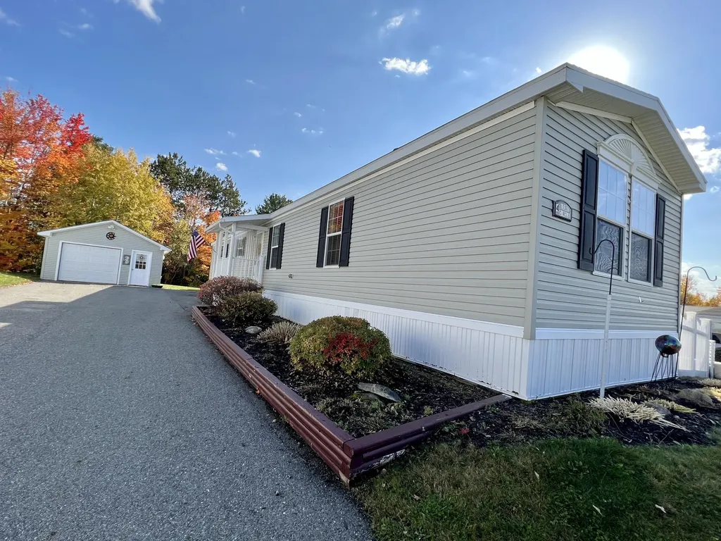 4 Ledge Circle Bangor ME 04401