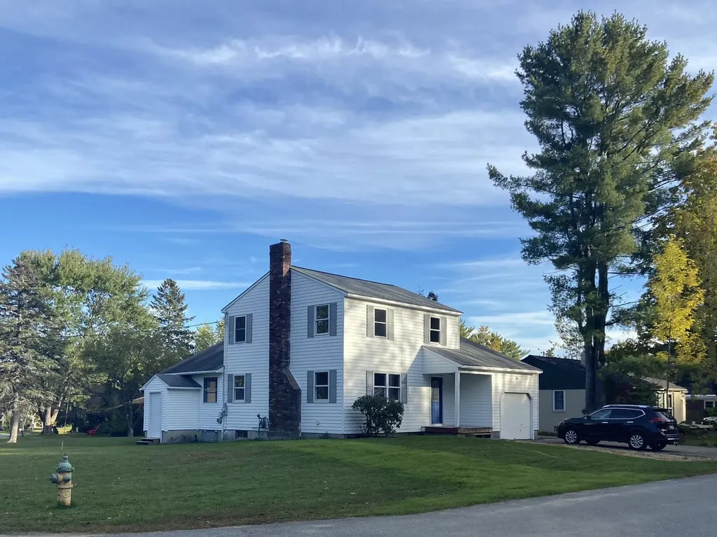 17 Lloyd Road Waterville ME 04901