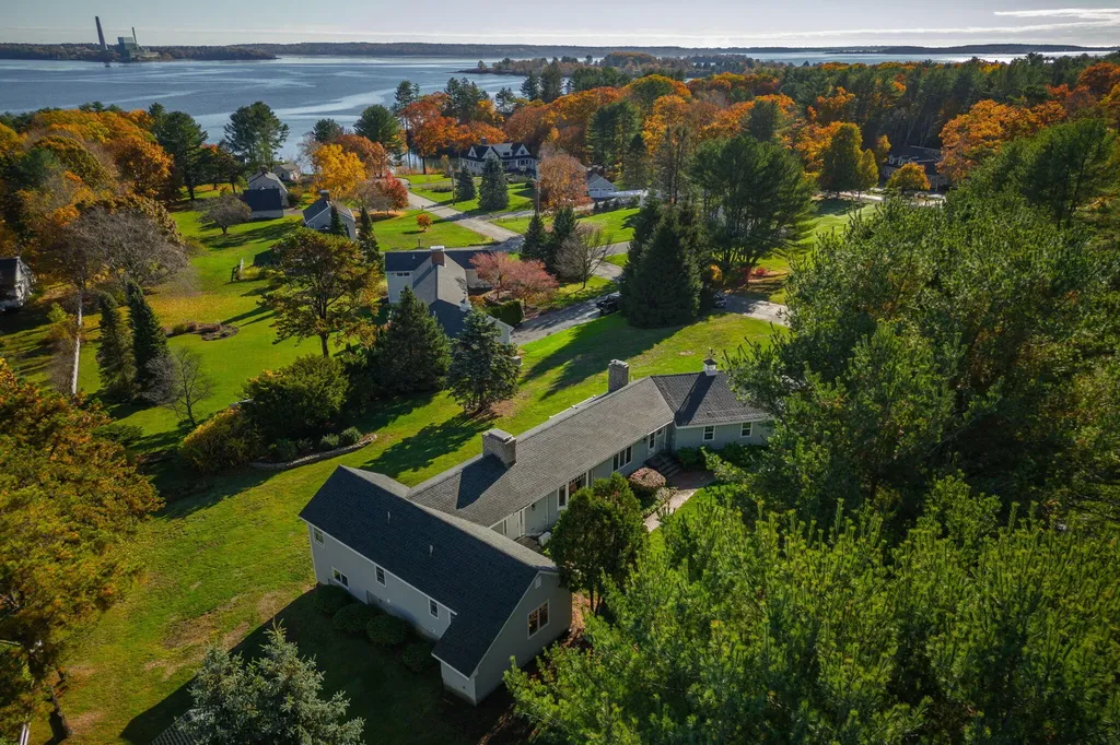8 Longmeadow Road Cumberland ME 04110